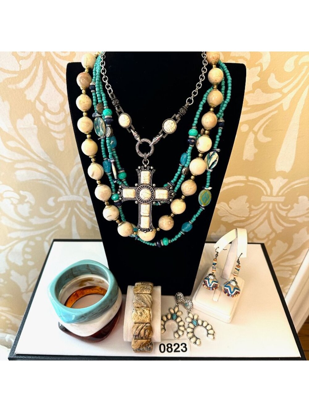 Jewelry Lot Vintage Modern Western Style Necklaces Bracelets Earrings